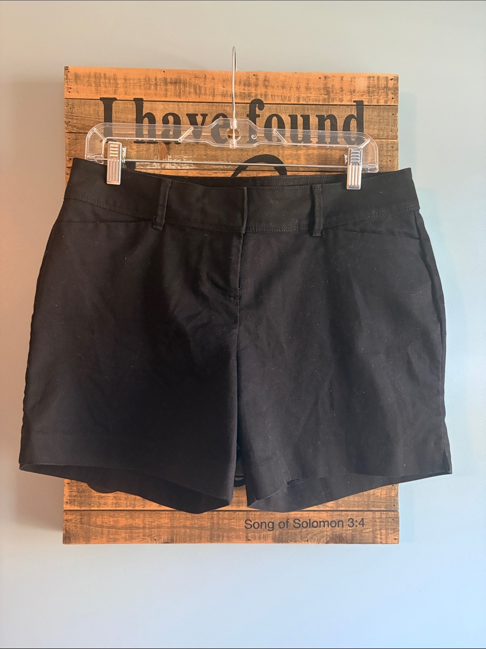 The Limited Black Tailored Shorts 5” inseam size 6 belt loops pockets